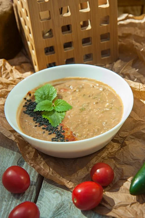 A bowl of masoor dal lentil soup garnished with herbs — lentils have a low glycaemic index of 29 and are high in protein and fibre