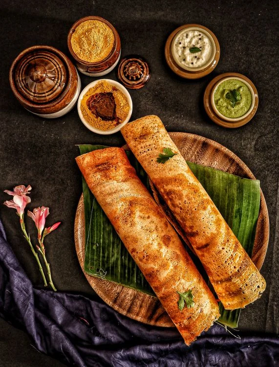 South Indian idli served with sambar and coconut chutney — a fermented breakfast that has a lower effective glycaemic impact than unfermented foods