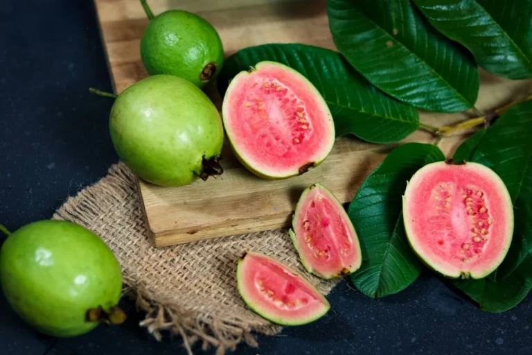 Is Guava Good for Diabetes? GI, Carbs, Portions & Eating Tips