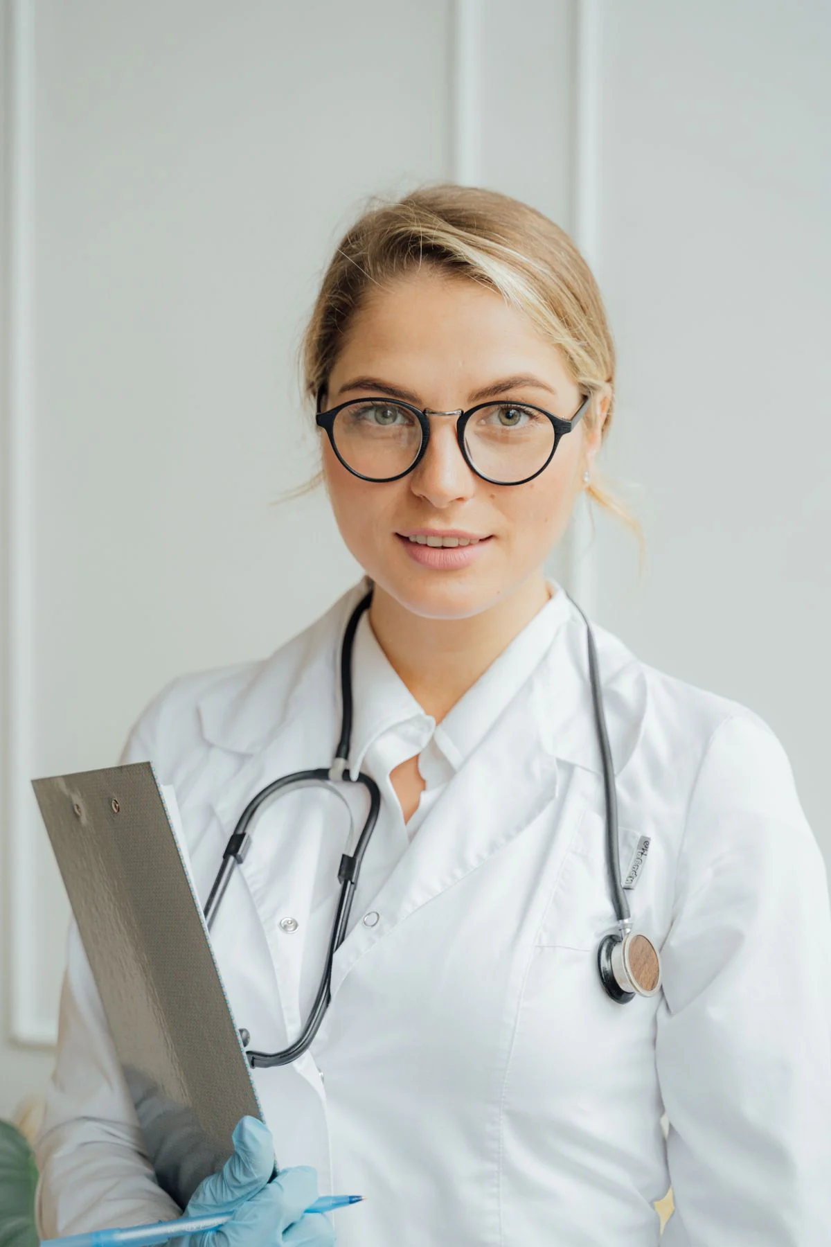 Doctor discussing diabetes management and supplements with patient