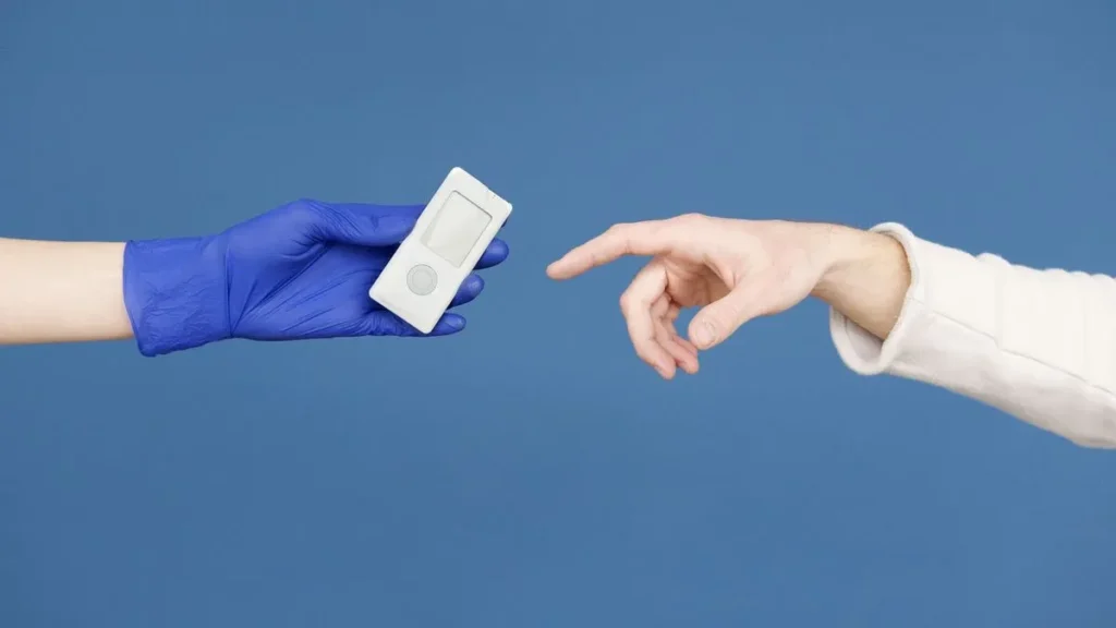Person wearing a continuous glucose monitor (CGM) on their arm for real-time blood sugar tracking as provided by Level2