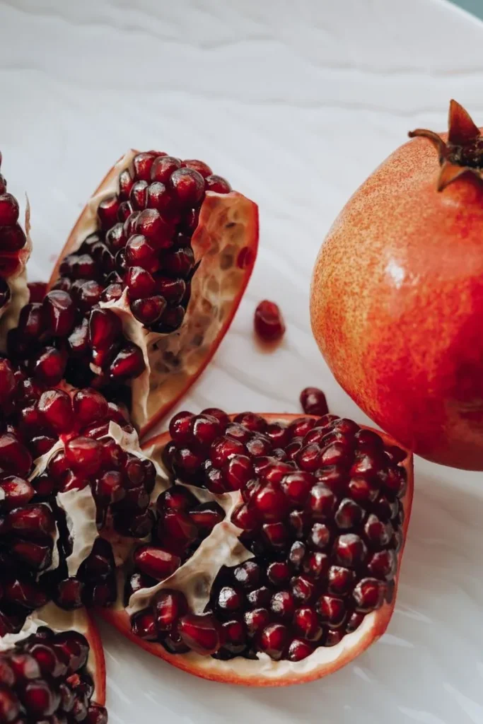 Whole pomegranate with deep red skin – a low-glycemic fruit safe for people with type 2 diabetes in sensible portions