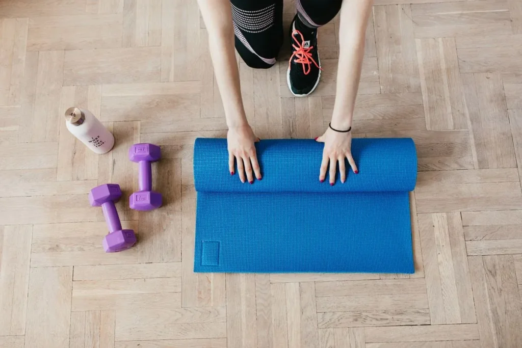 Woman exercising outdoors as part of a healthy lifestyle approach to type 2 diabetes management and reversal